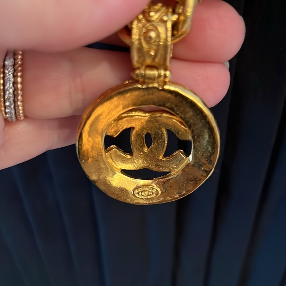 CHANEL NECKLACE - Picture 3 of 4